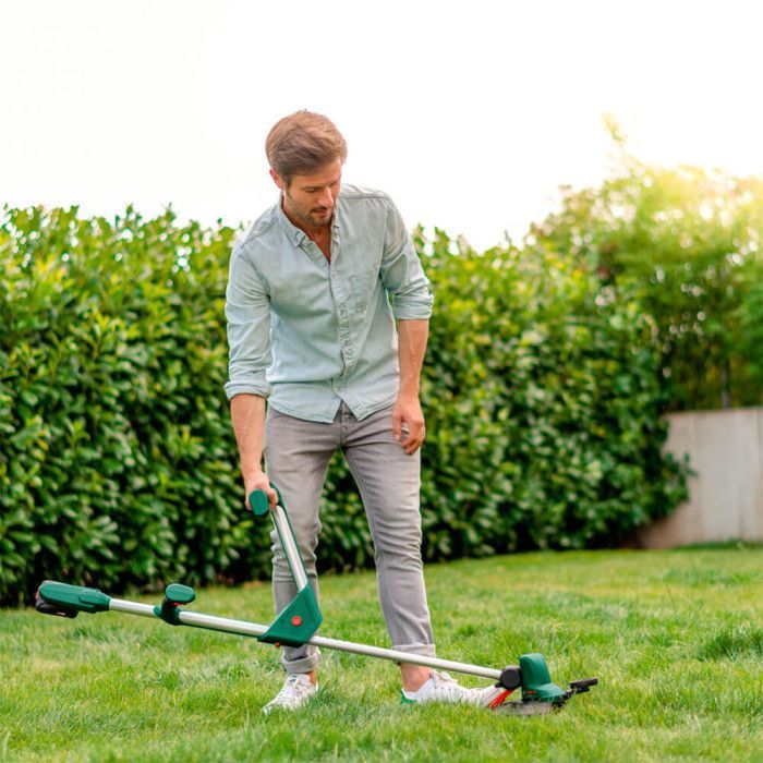 Тример садовий Bosch UniversalGrassCut 18V-26 (без АКБ та ЗП) (0.600.8C1.D04)