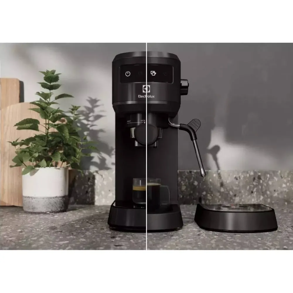 Кавоварка Electrolux E6EC1-6BST